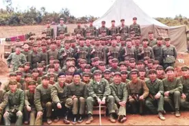 1985年百万大裁军，昆明军区准备接收成都军区，却没想自己被裁撤图片