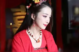总感觉薇娅穿古装像一个人，终于找到了图片