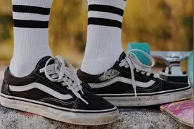学起来！这个夏天酷盖的Vans穿搭图片