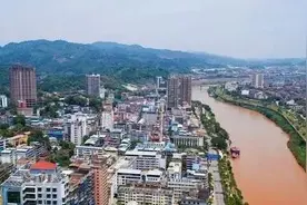 越南老街省与云南河口县毗邻，仅隔一条河图片