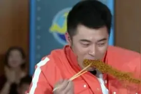 陈赫狂风中吃泡面，面条全糊在脸上，邓超鹿晗差点笑岔气！图片