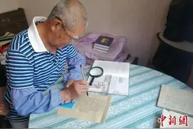 山西古稀老人手抄四大名著  5年抄写120余万字图片
