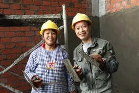 51岁农民工拍视频记录城市变迁：生活七八分苦，一两分甜图片