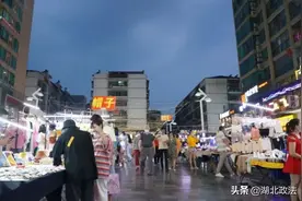 只送不卖！交警“出摊”，这场面你见过吗？图片
