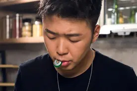 明星火锅店吃出苍蝇，道歉后网友却更怒了图片