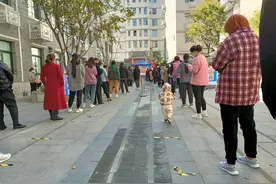 小萌娃，让排队检测核酸不再那么枯燥图片