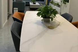新房终于完工，柜子全屋定制，大理石电视墙，安装中央空调很实用图片