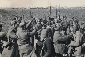 1952年6月，第1军和第3军合并为重装军，担任军长的是谁？图片