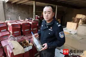 阜宁警方查获假“皇家礼炮”“人头马100多箱案值20多万图片