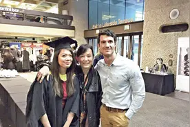 恭喜！56岁香港一代奇女子翁静晶升级做外婆，混血外孙女超可爱图片