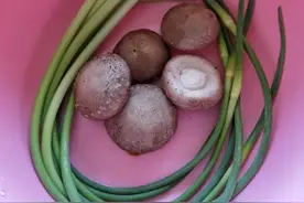 蒜苔火腿炒饭,偶尔偷懒时，也是一顿不错的美味图片
