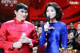 “大衣哥”朱之文直播回应被踹门，草根成名的他飘了吗？图片