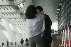 “你给不了我想要的生活”！情侣车站吵架，男友卑微挽留未果图片