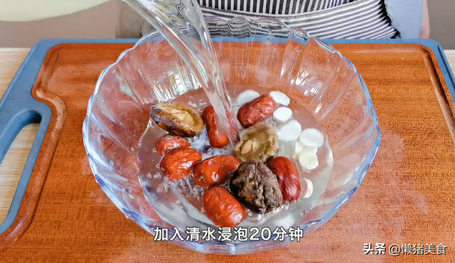 花胶鸡爪红枣 2026年花胶红枣炖鸡脚的功效