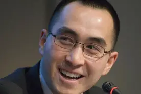 赌王儿子白手起家辛苦创业，宠妻三十年零绯闻，疫情捐款引人称赞图片