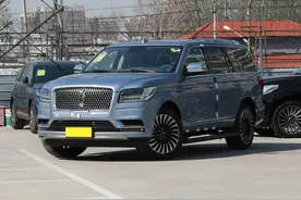 宝马X7的劲敌，纯进口配3.5T双涡轮动力，车长5355mm，实拍领航员图片