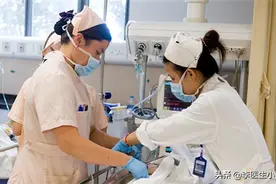 50岁男子腹痛，诊断阑尾炎，医生切除阑尾后：再把切口切大一点图片