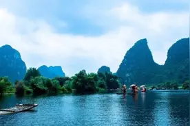 桂林山水甲天下，令人心旷神怡的漓江山水，泛舟其上，恍若画中游图片