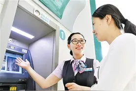 银行把储户800元打成了800万，而储户把钱花光了，谁来负责任？图片