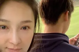 寇振海“女儿”乐珈彤晒近照，43岁素颜状态好，俩儿超帅星范足图片
