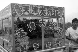 有人说：卖天津大麻花的车里藏了小孩，家长的警惕是否多余？图片