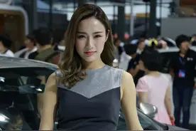 黑裙车模妹妹超有韵味 此人只应天上有,为何今宵在人间图片