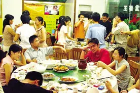 有娃后，没事别带孩子去参加同学会，场面真是“一言难尽”图片