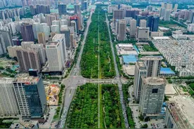 西安一条城市森林大道，中间绿化宽百多米，你见过这么宽的道路吗图片