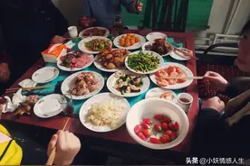 山东人吃饭女人不能上桌？在这我给大家解一下这个迷之问题！来！图片