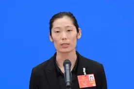 朱婷两会代表通道谈女排精神：竭尽全力 不在乎胜负图片