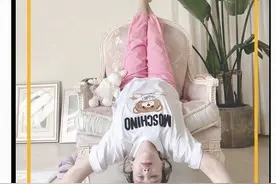 马思纯晒照倒立减肥，私服也超抢镜，果然瘦了就是任性图片