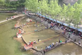 暑期乘着公交去汾河二库玩飞越图片