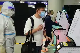 入境旅客从航班落地到完成检疫仅需80分钟！上海海关筑牢口岸防疫安全屏障图片
