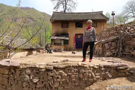 晋南7旬老夫妻和儿子住半山腰，靠山吃山不下山，看生活成啥样子图片