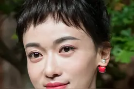 吴谨言的白裙穿搭气质出众，没想到侧颜撞脸baby了图片