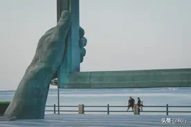 威海这条世界级滨海路，看花海、玩钻石海滩、喂海鸥，还有海草屋图片