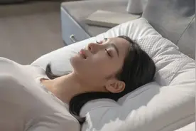 你知道吗？枕头3个月不洗，螨虫细菌超级多图片
