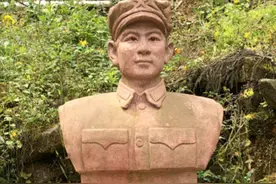毛主席的警卫员胡长保，为救主席壮烈牺牲，55年后才找到他的遗骸图片