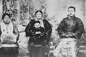一位修女返俗，嫁给了大22岁的丈夫，并生一子成为举世闻名的总统图片