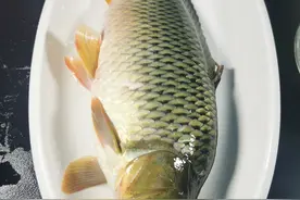 烹饪教师分享：红烧黄河鲤鱼的做法，肉质鲜嫩醇香，营养丰富图片
