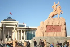 蒙古国牧民家庭生活艰苦，普遍想让自己孩子上大学，过上体面日子图片