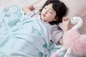 孩子睡觉老不起，多半是这样，那怎么办才好呢？图片