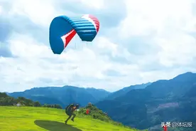 遨游蓝天不是梦，滑翔伞开启你的运动新视野图片