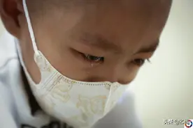 河北一女孩肚子疼，爸爸带她检查后惊呆，医生从肚中取出“怪物”图片