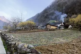闯入秦岭熊猫出没的村庄！进村先翻1500米的山，往前已没人烟图片