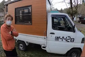 日本退休大叔住微型货车，将5㎡车厢变蜗居，在移动屋中流浪400天图片