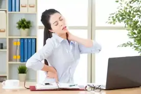脖子酸痛，女白领扭了一下，9小时后竟瘫痪！这两种人千万别随意扭脖子图片