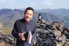 揭秘抖音上站在山顶讲名著的小伙，陕西商洛人，曾是交大学霸图片