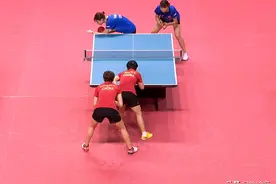 女子一团进八强却留尴尬！孙颖莎/王曼昱0-7被吊打，陈梦发球遭罚图片