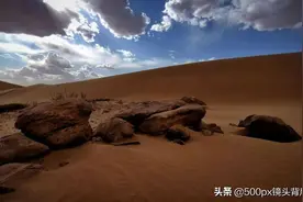 内蒙古阿拉善盟乌兰布和沙漠，一处风化石记载了大自然的浩瀚历史图片